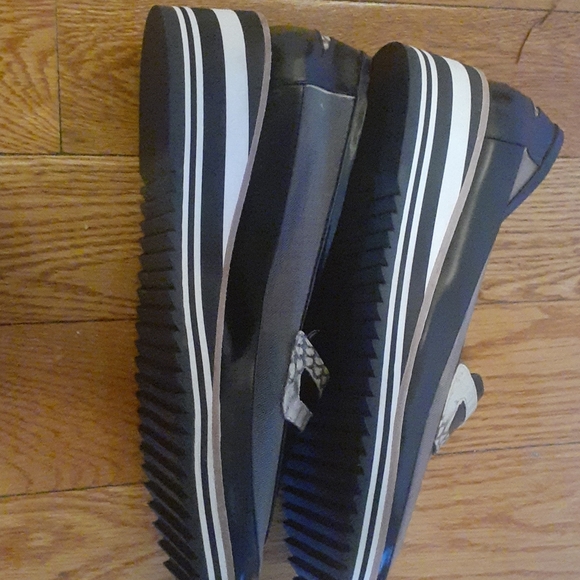 CLOSET clearance - Picture 3 of 4